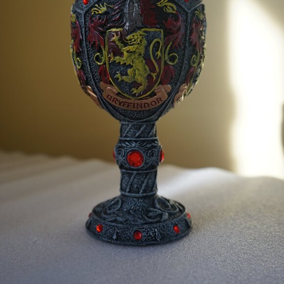 Enesco Harry Potter 6005058 Gryffindor Decorative Goblet "Figurine" - Picture 2 of 10